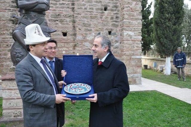 Kırgız Heyetinden Kırgızlar T&uuml;rbesi Ziyareti 1