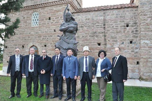 Kırgız Heyetinden Kırgızlar T&uuml;rbesi Ziyareti 2