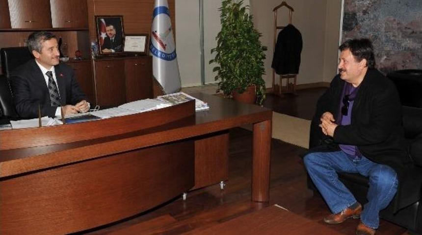 Sanat&ccedil;ı G&ouml;khan G&uuml;ney, Başkan Tahmazoğlu&rsquo;nu Ziyaret Etti