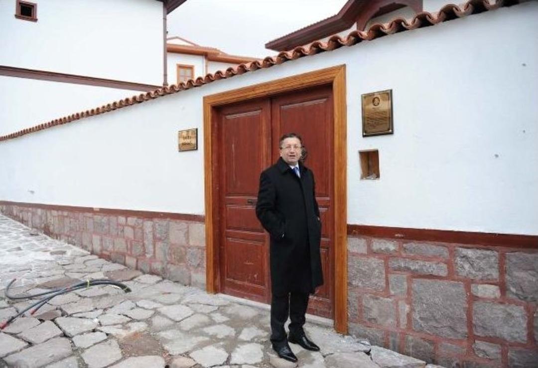 Hamamarkası'nda Son R&ouml;tuşlar Yapılıyor