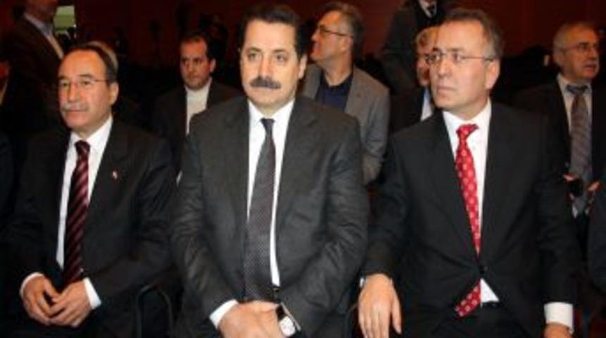 &Ccedil;elik: 49 Gazetecinin Tutuklu Olması Medya &Uuml;zerinde Baskı Olarak Algılanmamalı