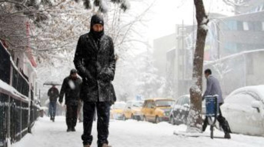 Van'da Kar Yağışı Nedeniyle Bazı U&ccedil;ak Seferleri Iptal Edildi