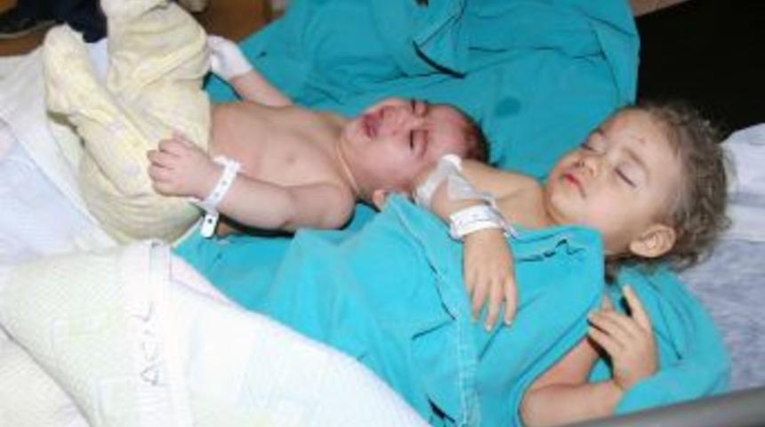 TIR Kazasında Yaralanan 2'si &Ccedil;ocuk 3 Kişi Tedavi Altına Alındı