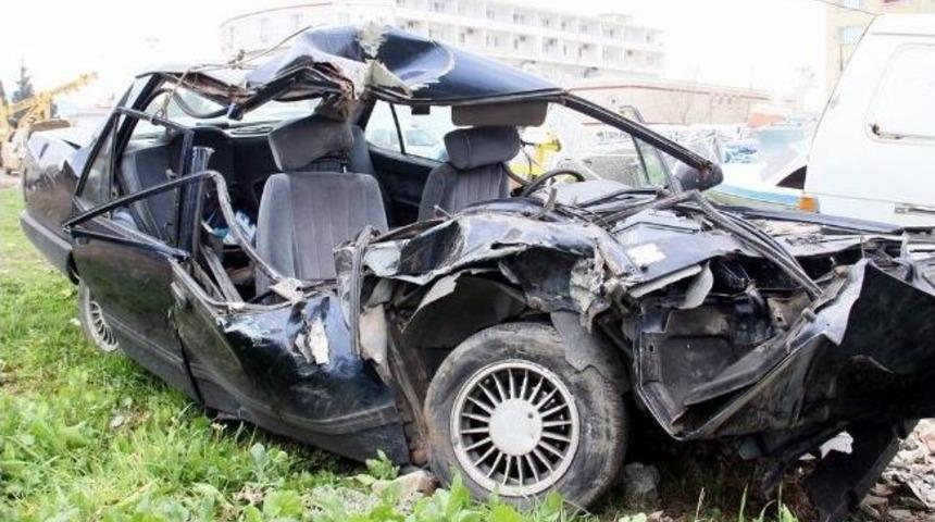 Balıkesir'de 3 Kişinin &Ouml;ld&uuml;ğ&uuml; Kaza