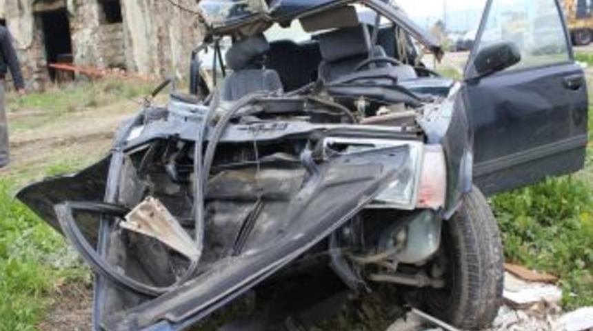 &Uuml;&ccedil; Araba Zincirleme Kaza Yaptı: 3 &Ouml;l&uuml;, 1 Yaralı