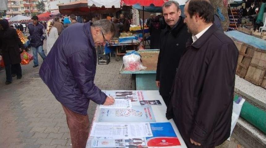 Halk Pazarında İmza Kampanyası