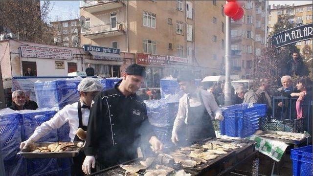 Başkent’te 15 Bin Kişiye Bedava Balık-ekmek Dağıtıldı