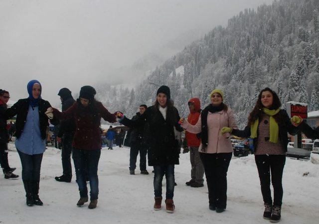 Ayder Yaylası'nda 6. Kardan Adam Şenlikleri Başladı