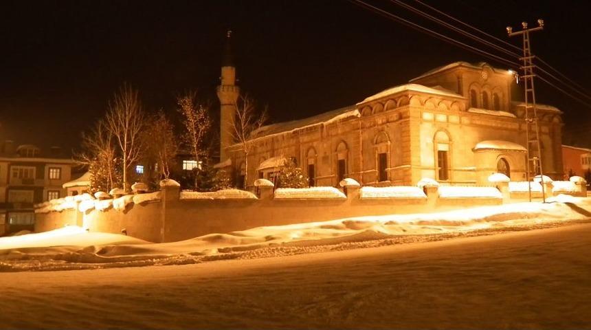 Kazım Karabekir Camii Kar Altında Bir Başka G&uuml;zel