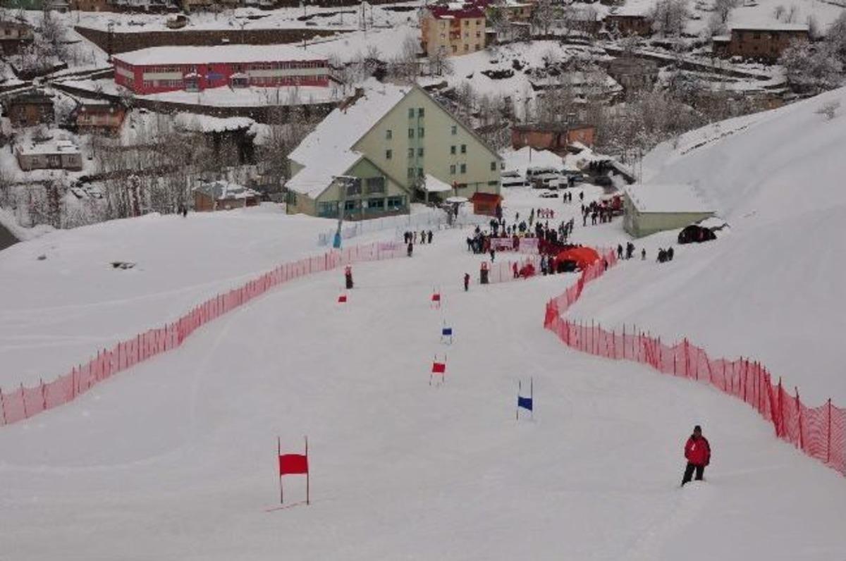 Bitlis&rsquo;te Alp Disiplini Ve Koşulu Kayak Yarışması