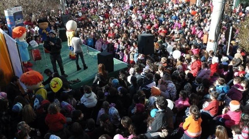 Akhisar Alışveriş Festivali'nde Caillou İlgi Odağı Oldu