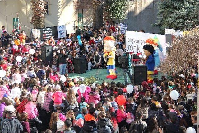 Akhisar Alışveriş Festivali nde Caillou İlgi Odağı Oldu 1