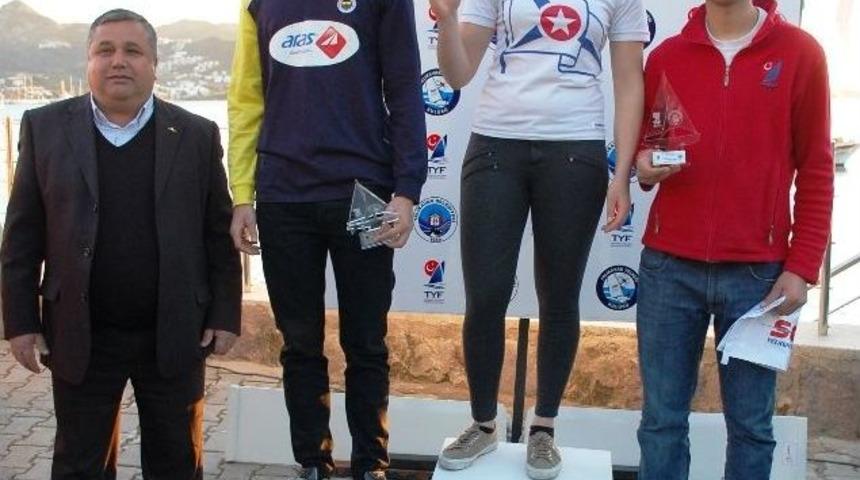 Yelkenciler &Ouml;d&uuml;llerini Aldı