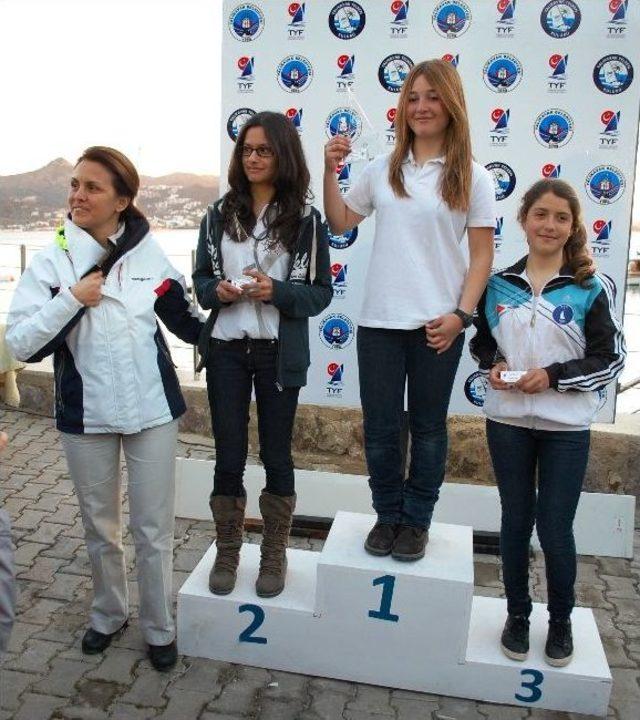 Yelkenciler &Ouml;d&uuml;llerini Aldı 1