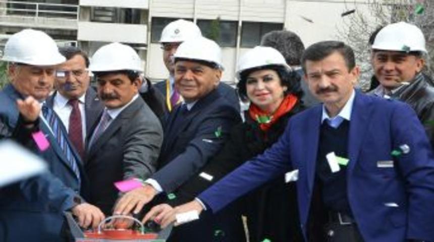 İzmir&rsquo;de Tam Otomatik Katlı Otoparkın Temeli Atıldı