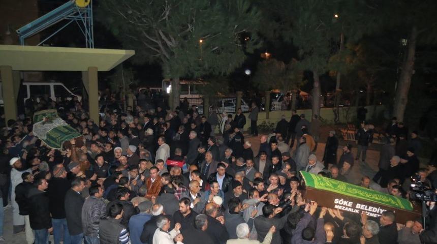 Menderes Nehri'nde Boğulan Anne Baba Ile &Ccedil;ocukları Toprağa Verildi