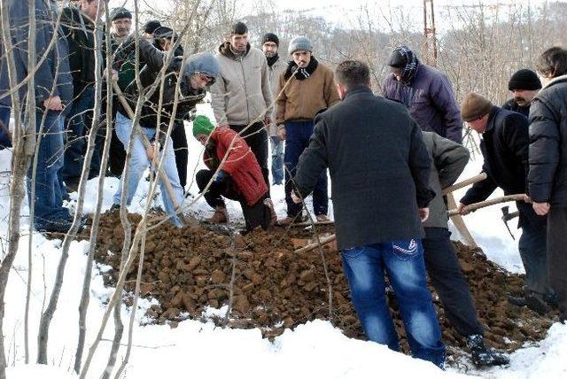 Canlı bomba toprağa verildi