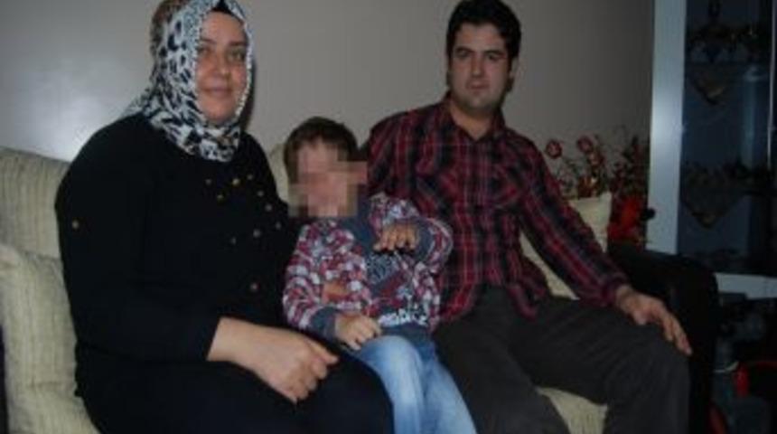 Cinsel Organı I&ccedil;e G&ouml;m&uuml;l&uuml; Vaziyetteki &Ccedil;ocuk I&ccedil;in Yardım Bekliyorlar