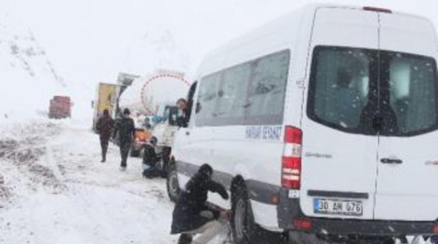 K&ouml;y Ve Mezra Yollarında Hummalı &Ccedil;alışma