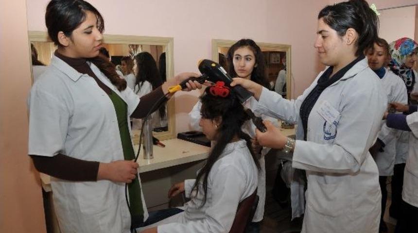 Şahinbey Belediyesi Kadınları Meslek Sahibi Yapıyor