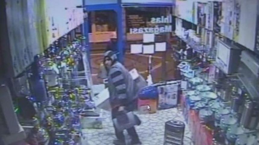 Hırsızlar &Ouml;nce Kameraya, Sonra Polise Yakalandı