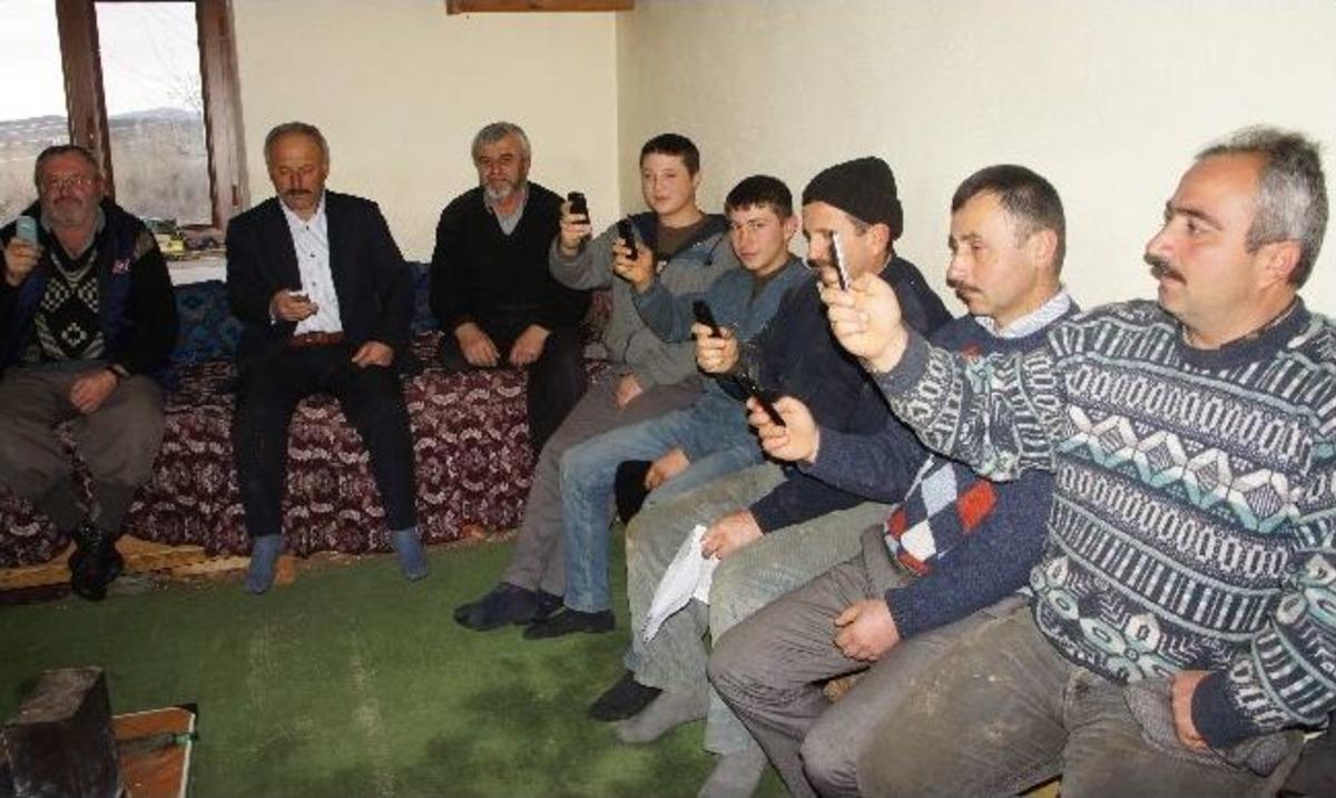 K&ouml;y&uuml;n Gen&ccedil;leri, Kız Arkadaşlarıyla Konuşmak İ&ccedil;in Şebeke İstiyor