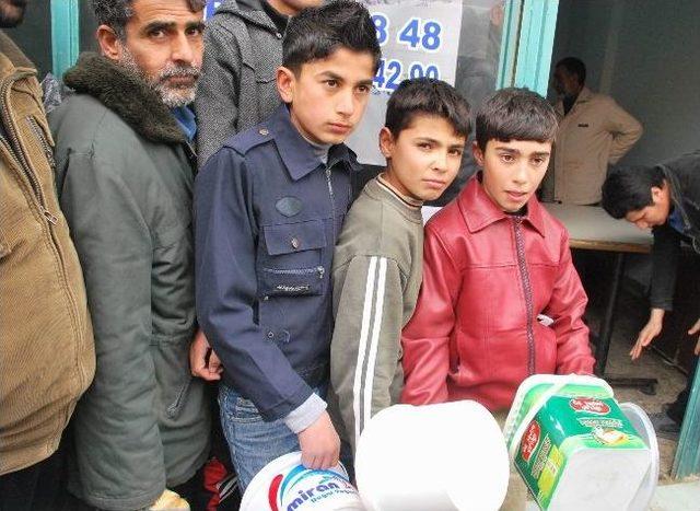 Suriye&rsquo;den Ka&ccedil;an M&uuml;ltecilere Sıcak Yemek 2