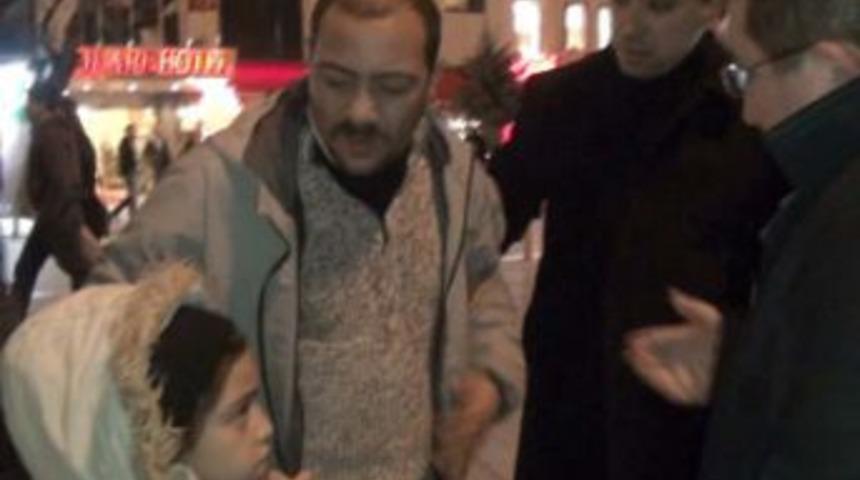 Zabıtanın Dilenciye Tepkisi: Taşı Sıksan Suyunu &Ccedil;ıkarırsın