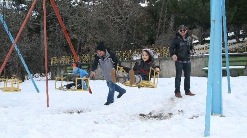 Yozgat'ta G&uuml;neşli Havayı Fırsat Bilen Vatandaşlar &Ccedil;amlık Milli Parkına Akın Etti