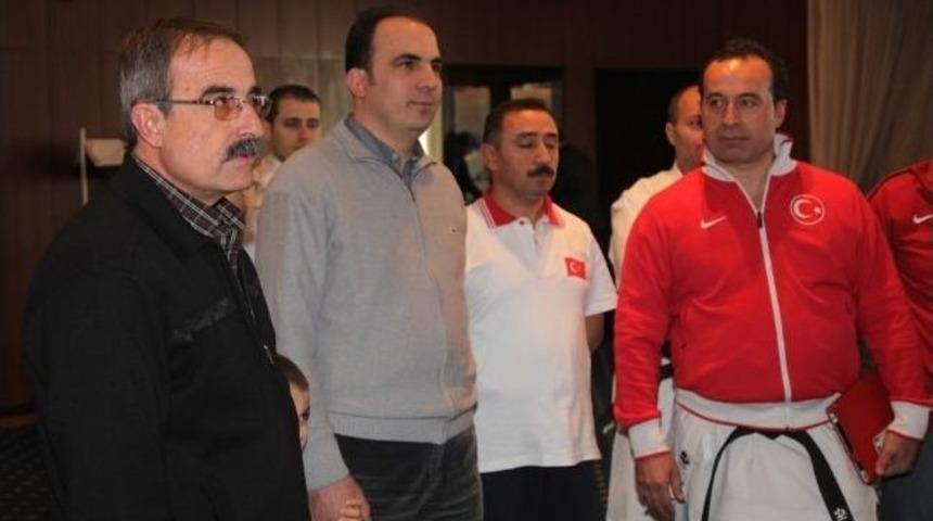 Başkan Altay&rsquo;dan Karatecilere Ziyaret