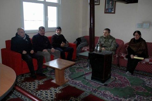 Koyulhisar Kaymakamı Turan, Aydınlar K&ouml;y&uuml;nde İncelemelerde Bulundu 1