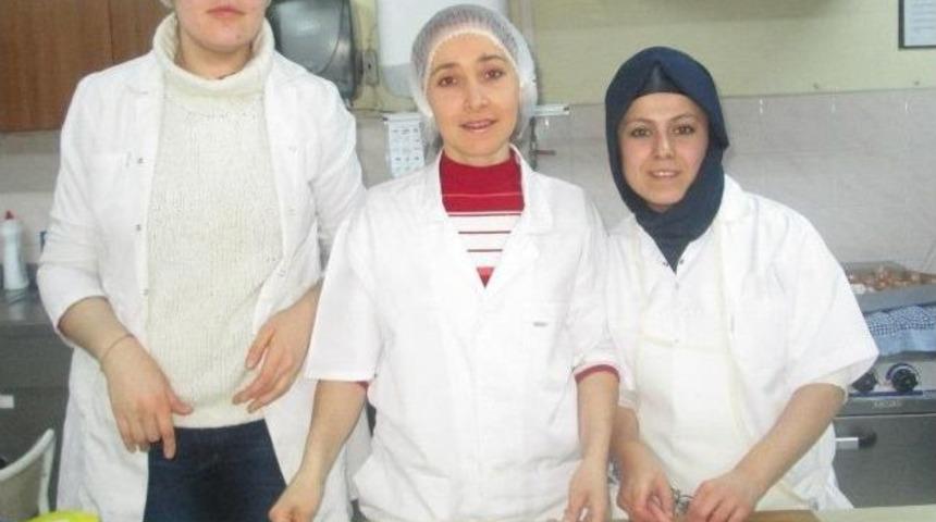 Alaplı Kız Teknik Ve Meslek Lisesinden Aş&ccedil;ı Yardımcılığı Kursu