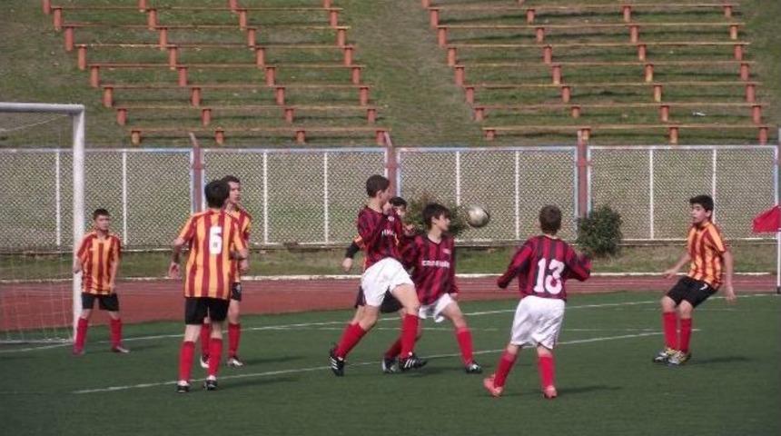 Erdemirspor, G&uuml;l&uuml;&ccedil;'&uuml; Farklı Ge&ccedil;ti: 5-0