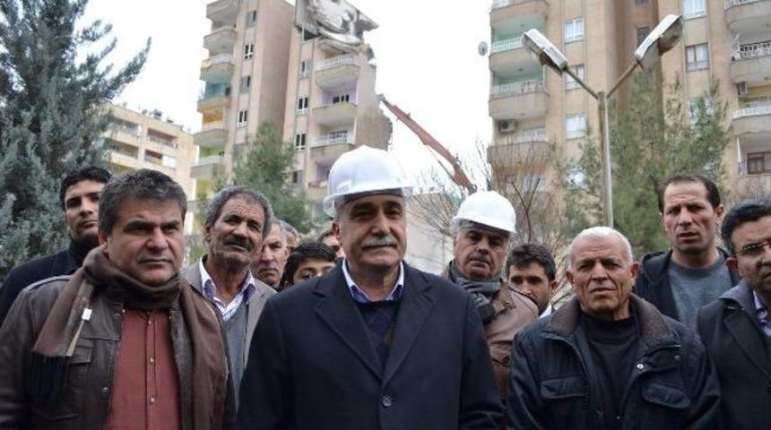 G&uuml;venlik Nedeniyle Boşaltılan 9 Katlı Bina Yıkıldı