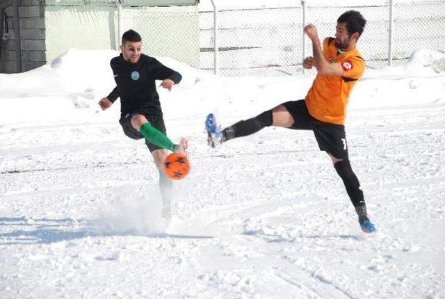 Karsspor Kendi Evinde Yara Aldı