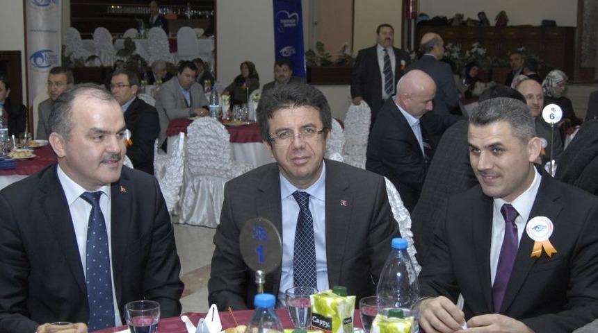 Kimse Yok Mu Derneği&rsquo;nden Yardımseverlere Plaket Ve Teşekk&uuml;r Belgesi