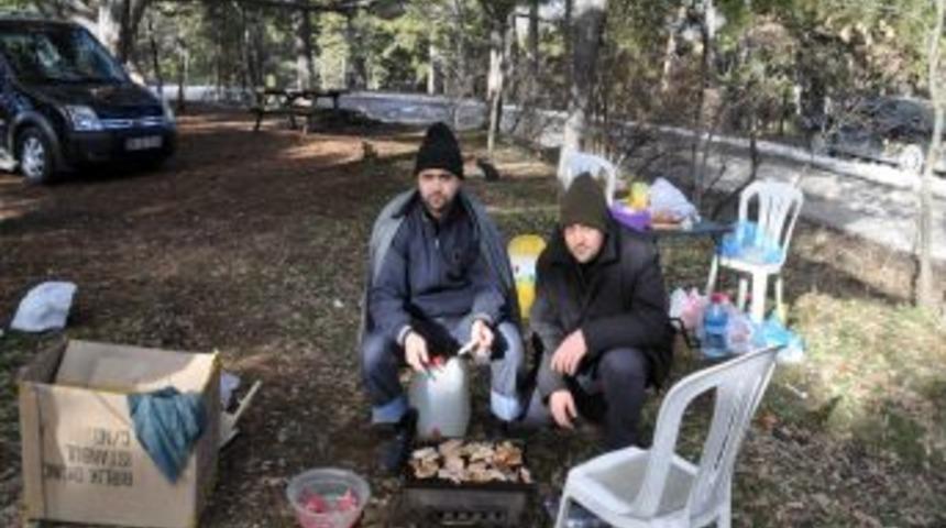 Yozgat&rsquo;ta Vatandaşlar G&uuml;neşli Havanın Tadını Piknik Yaparak &Ccedil;ıkardı