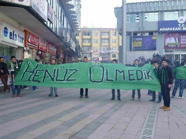 Sakaryaspor Taraftarından “henüz Ölmedik” Yürüyüşü