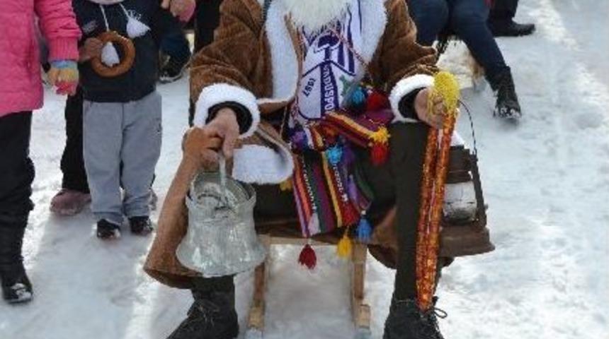 Kar Festivali Renkli G&ouml;r&uuml;nt&uuml;lere Sahne Oldu