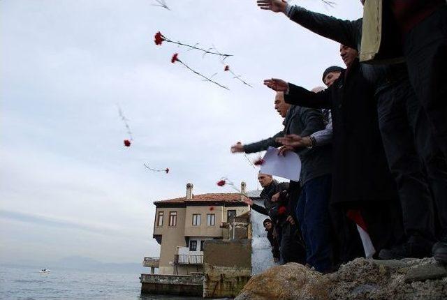 Mudanya’da Mübadelede Ölenler İçin Denize Karanfil Atıldı