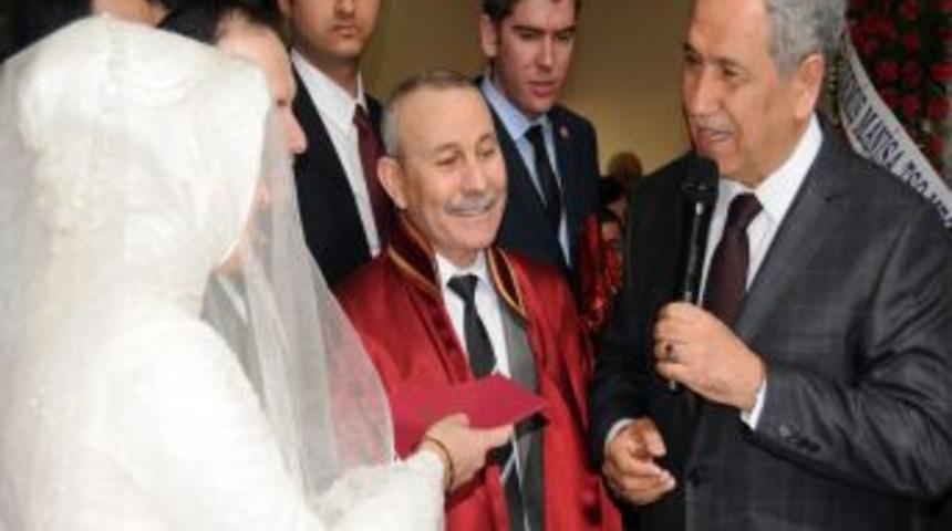 B&uuml;lent Arın&ccedil;, Nikah Şahitliği Yaptı