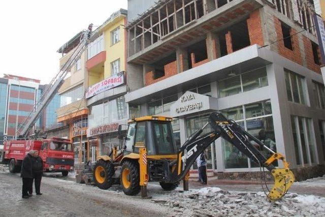 Belediye Ekiplerinden Buz Seferberliği