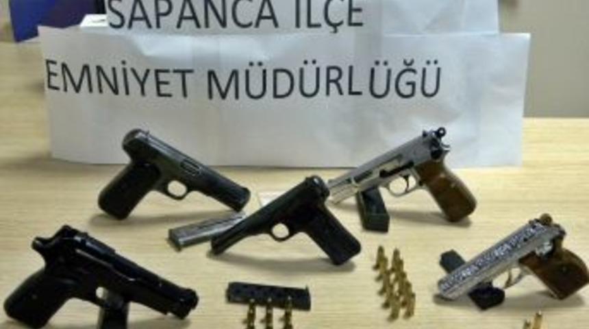 Sapanca'da 5 Ruhsatsız Tabanca Ele Ge&ccedil;irildi