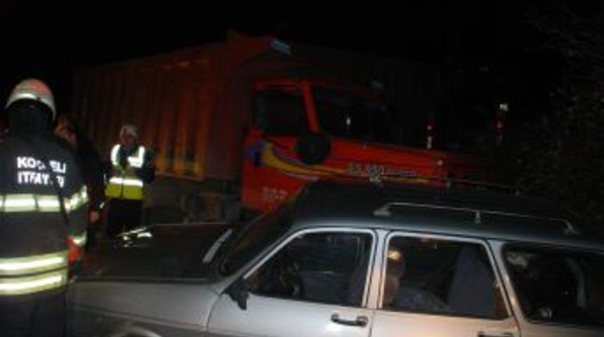 Freni Boşalan Kamyon Dehşet Sa&ccedil;tı: 1'i Ağır, 4 Yaralı