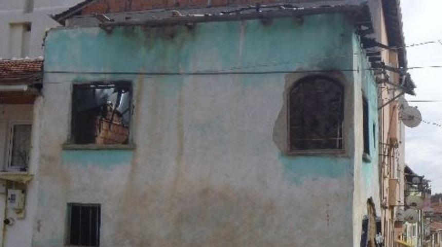 Metruk Ev Tehlike Sa&ccedil;ıyor