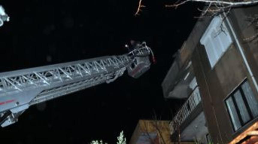 Manisa'da Yangın: 1 Kişi Yaralandı, 2 Kişi Dumandan Etkilendi