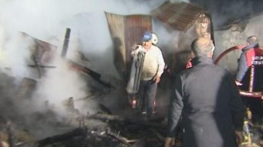 Ahırda &Ccedil;ıkan Yangında 2 B&uuml;y&uuml;kbaş Hayvan Telef Oldu