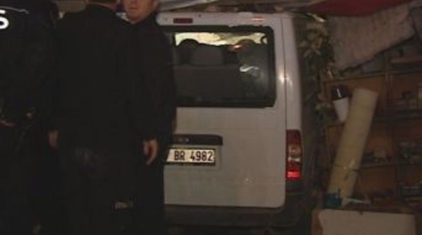 &Ccedil;arptığı yayalarla gecekonduya girdi: 1 &ouml;l&uuml;, 2 yaralı