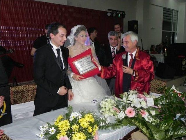 &Ouml;demiş&rsquo;in Yeni Nikah Ve D&uuml;ğ&uuml;n Salonu, İlk D&uuml;ğ&uuml;nle Hizmete Girdi 1