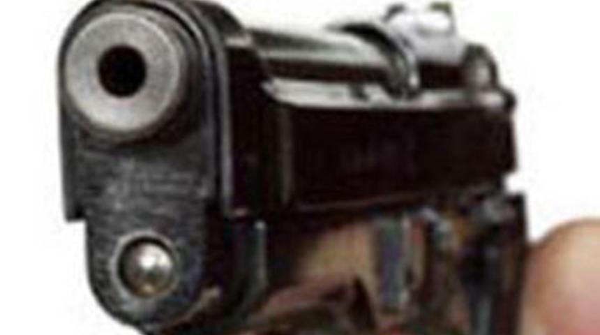 Eşi ile birlikte yaşadığı adamı &ouml;ld&uuml;rd&uuml;